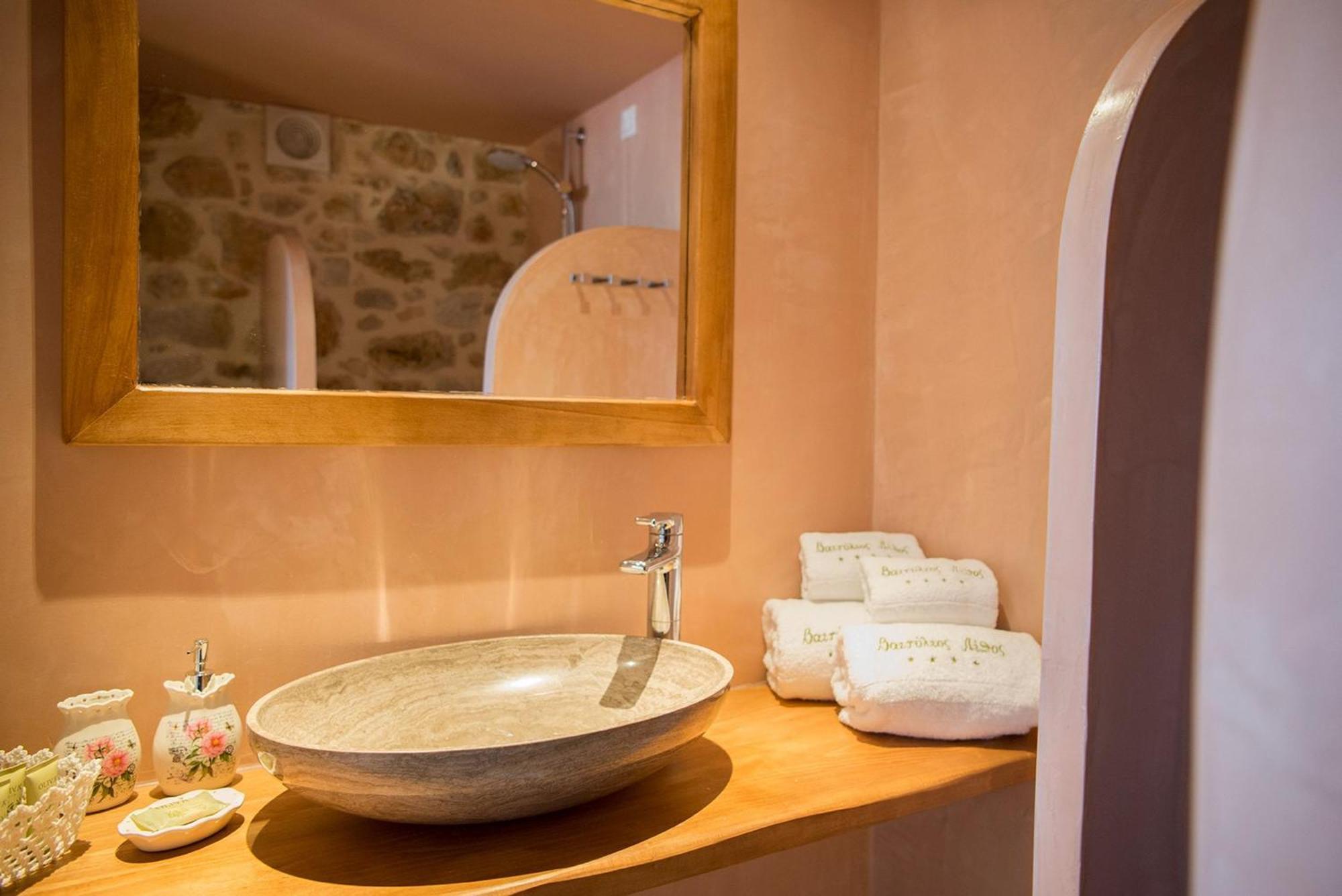 Korona Boutique Hotel Итилон Экстерьер фото