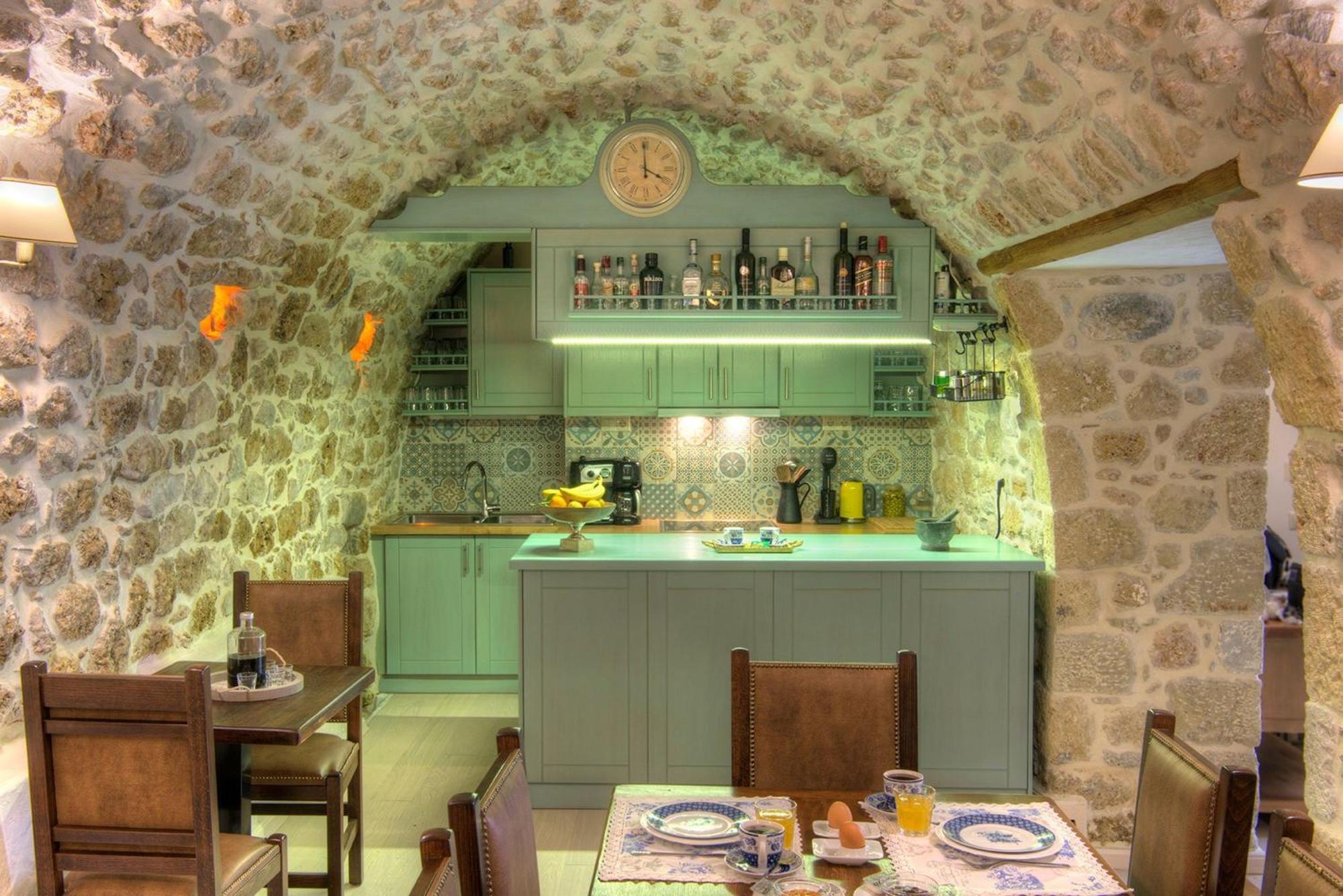 Korona Boutique Hotel Итилон Экстерьер фото